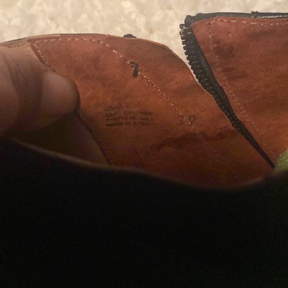 - New black Steve Madden stud embellished shoes.  Size 9 - Picture 4 of 6